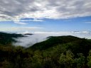 La Val Tiberina sembra un lago di nebbia